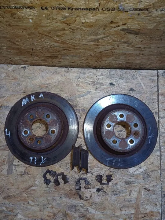 Ford OE Xxxc Taka-akselin Jarrulevyt & Palat Sarja image 2