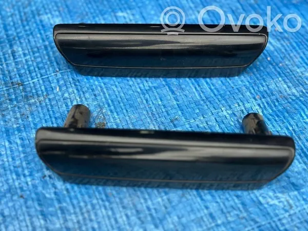 Volkswagen Transporter T5 2012 Etuoven Kahvan Kotelo OEM image 2