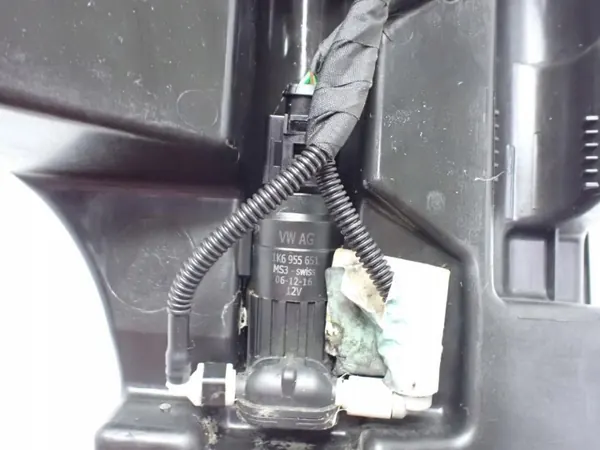 Spolarbehållare pump OEM 6R0955453 för Skoda Rapid image 6