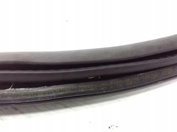 Tesla Model 3 2024 Bagageluckstätning OEM 172856400C image 4