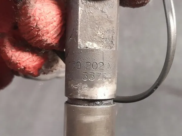 Iniettore di controllo VW Transporter T4 2.5 TDI 074130202N image 2