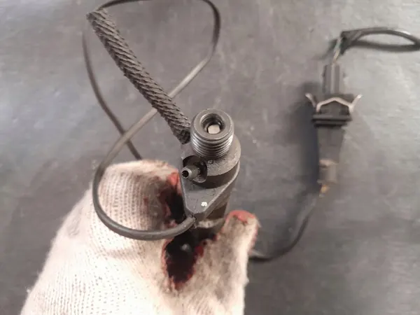 Iniettore di controllo VW Transporter T4 2.5 TDI 074130202N image 5