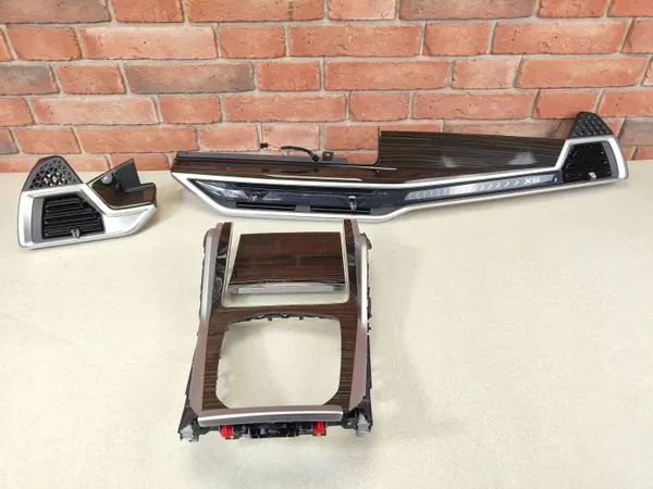 BMW X6 G06 Console Sierlijst OEM 9634799 Fineline Hout image 2