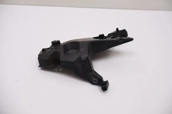 Volvo V60 II oikea lokasuojan kiinnike OEM 31468232 image 2