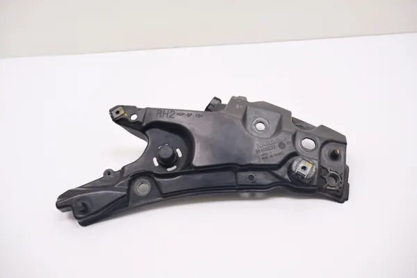 Volvo V60 II oikea lokasuojan kiinnike OEM 31468232 image 3