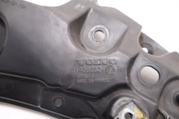 Volvo V60 II oikea lokasuojan kiinnike OEM 31468232 image 4