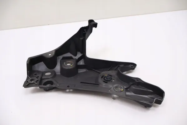 Volvo V60 II oikea lokasuojan kiinnike OEM 31468232 image 5