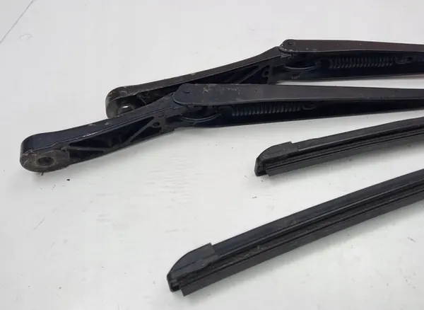 Front Wiper Arms Skoda Octavia 1.6 image 2