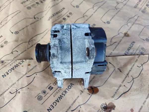 AUDI A6 C7 2.0 TDI Generaattori 04L903017C image 2