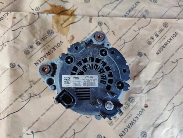 AUDI A6 C7 2.0 TDI Generaattori 04L903017C image 3