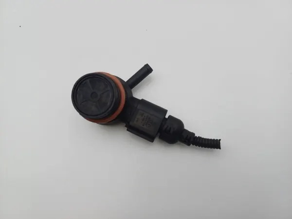 Válvula de purga OEM DRC97139 para VW Golf IV - Usado image 3