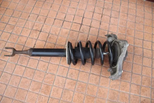 Amortisseur avant OEM 8E0413031CB pour Audi A4 B6 image 2