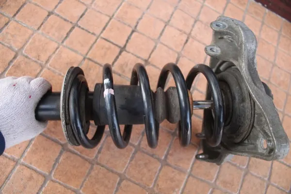 Amortisseur avant OEM 8E0413031CB pour Audi A4 B6 image 3