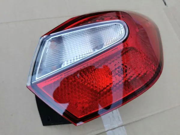 Lámpara trasera derecha Hyundai I10 III OEM 92402K7000 image 3