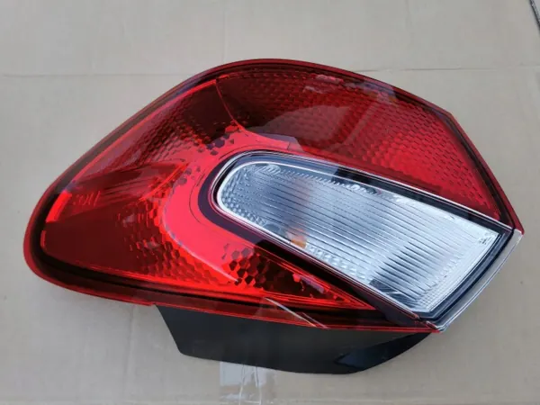 Lámpara trasera derecha Hyundai I10 III OEM 92402K7000 image 4