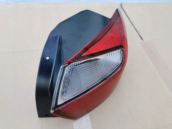 Lámpara trasera derecha Hyundai I10 III OEM 92402K7000 image 6