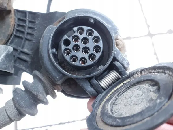 Audi A4 B8 Avant Peräkärrykoukku Sarja OEM 8T0092155 image 3