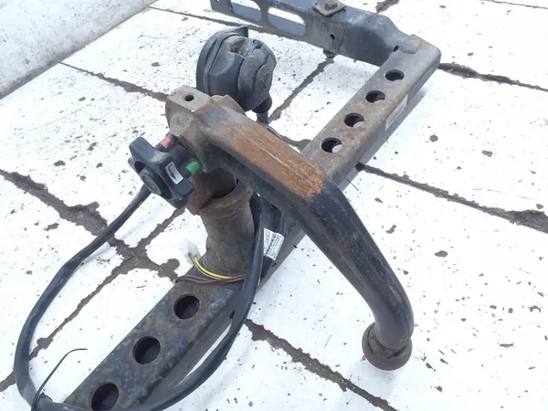 Audi A4 B8 Avant Peräkärrykoukku Sarja OEM 8T0092155 image 6
