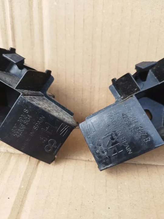 Deslizadores de para-choque traseiro direito e esquerdo Seat Ibiza V image 4