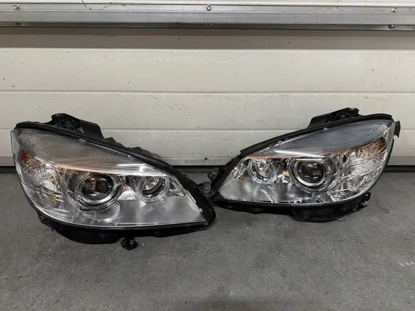 Mercedes C-Klasse W204 Bi Xenon Links Rechts Lamp OEM A2048200159 image 2