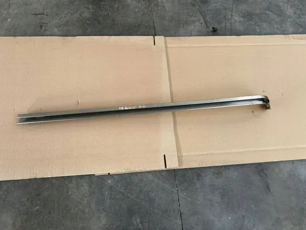 Carrilho guia porta corrediça direita OEM VHB5390 Iveco Daily III image 2