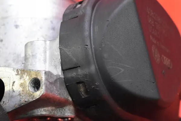 Corpo de borboleta Audi A4 B6 1.6 8V 2000-2005 06B133062D image 9