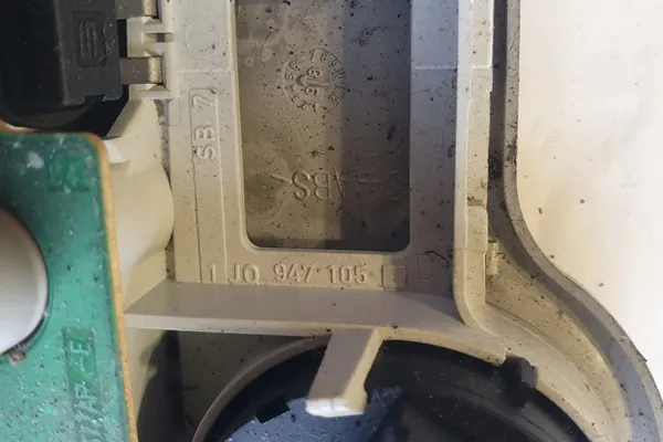 Innenbeleuchtung VW GOLF IV 1J0947105 image 2