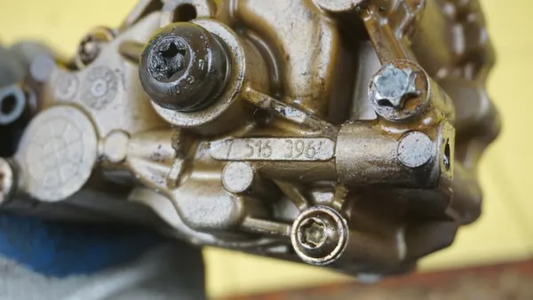 Pompe à huile OEM 7516396 pour moteur BMW N52B25 image 5