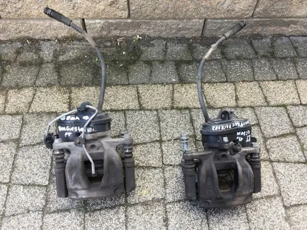Jarrujousin Audi Q5 80A Taka Oikea/Vasen OEM 80A615405 80A615406 image 2