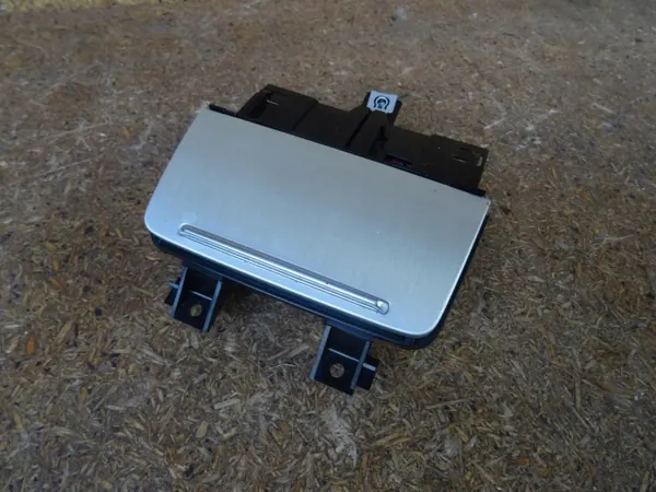 Cenicero Audi TT 8J 06-14 OEM 8J0857951A image 2