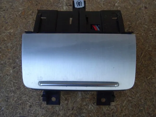 Cenicero Audi TT 8J 06-14 OEM 8J0857951A image 3