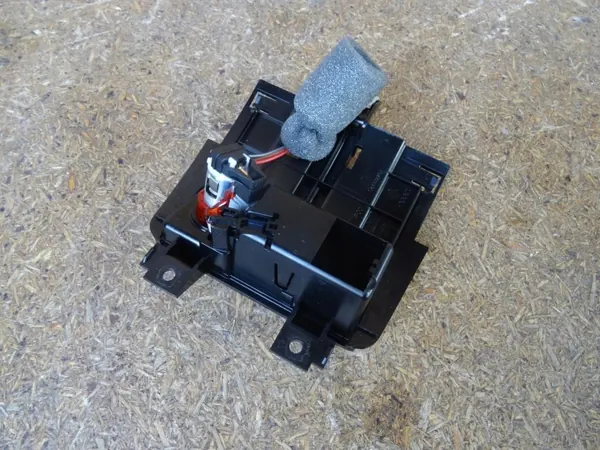 Cenicero Audi TT 8J 06-14 OEM 8J0857951A image 4