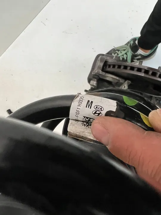 Kia Sportage IV Sospensione Anteriore Destra OEM 54660-F1530 image 3