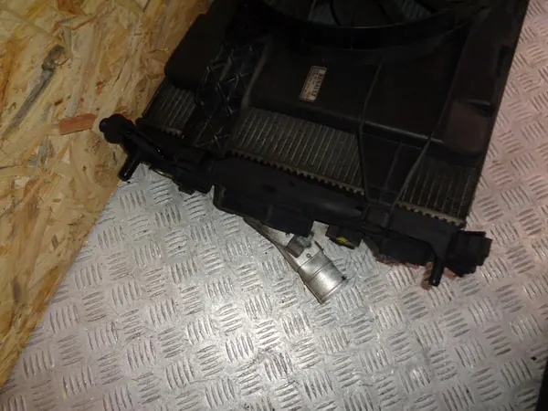 Conjunto de Intercooler y Radiador Renault Megane II 1.9DCI image 10