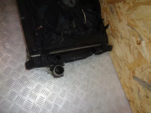 Conjunto de Intercooler y Radiador Renault Megane II 1.9DCI image 9