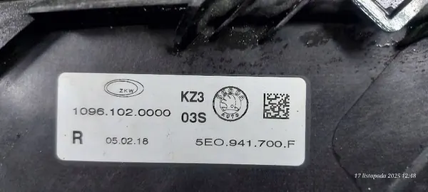 Farol Halógeno Direito Octavia III Lift image 3