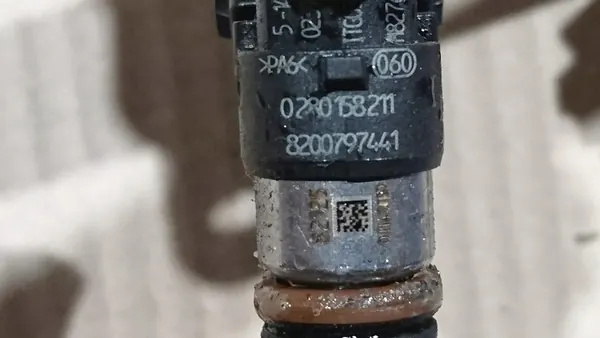 Inyectores Renault Megane III 2.0 TCE OEM 8200797441 image 2