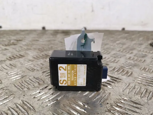 Módulo sin llave Toyota Prius OEM 2713000081 image 2
