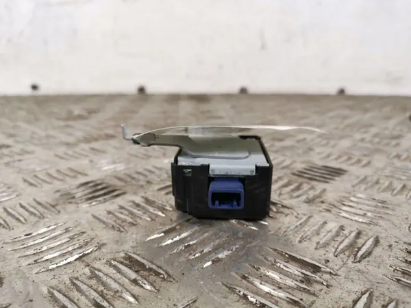 Módulo sin llave Toyota Prius OEM 2713000081 image 3