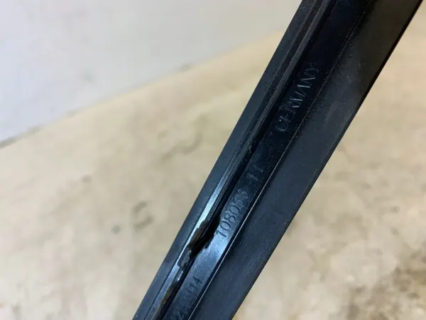 Junta de para-brisas esquerda OEM 108086-11 para BMW F46 image 3