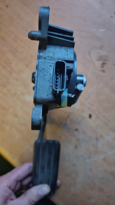 Accelerator Pedal RENAULT CLIO III 2009 8200297342B image 3