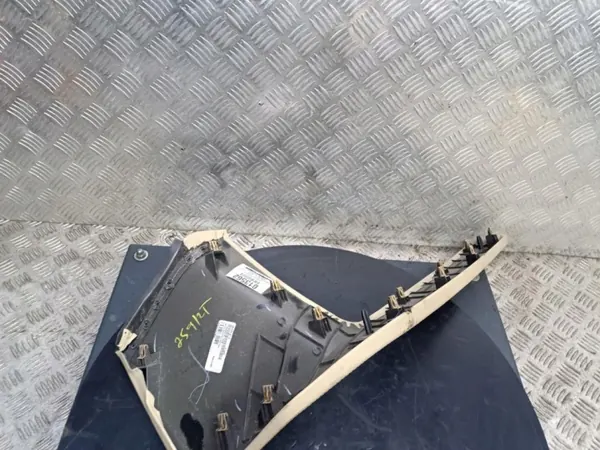 Tesla Model S Pilaripäällyste OEM Wrakowisko-13562- Etu Oikea image 4