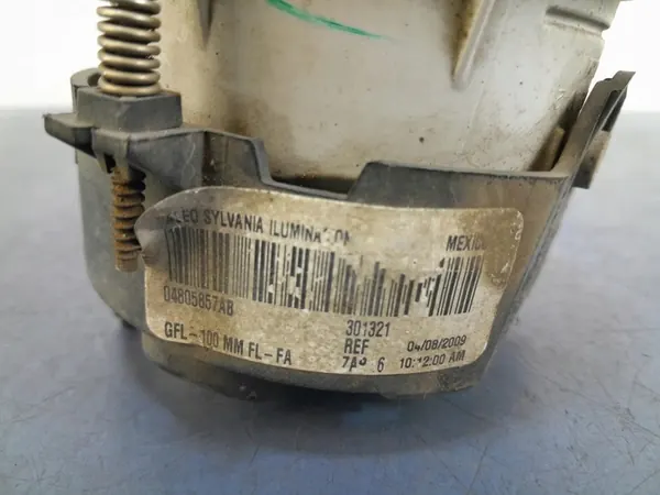 CHRYSLER TOWN COUNTRY V FAROL DIREITO 04805857AB image 3