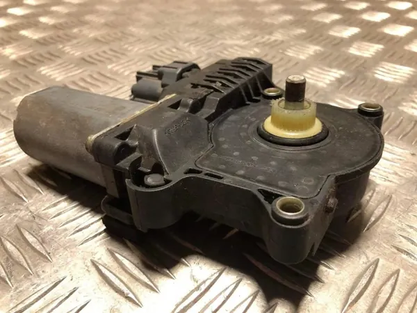 Ford Focus MK1 vänster bakruta motor OEM 0130821903 image 5