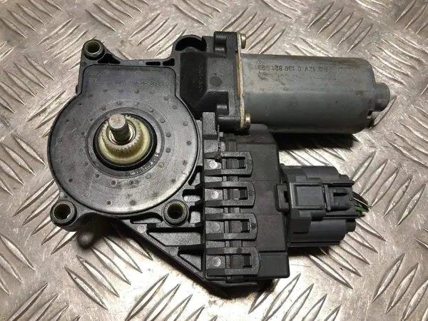 Ford Focus MK1 vänster bakruta motor OEM 0130821903 image 6