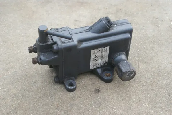 Pompe de levage de cabine Mercedes MB image 1