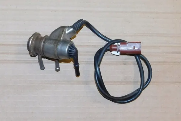 Audi AdBlue-injector OEM 04L131113S - Gebruikt image 2