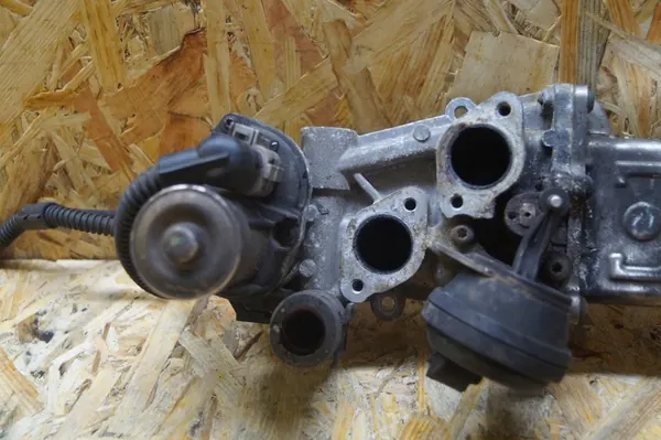 EGR Venttiilin Jäähdytin Volkswagen 11725504 image 4