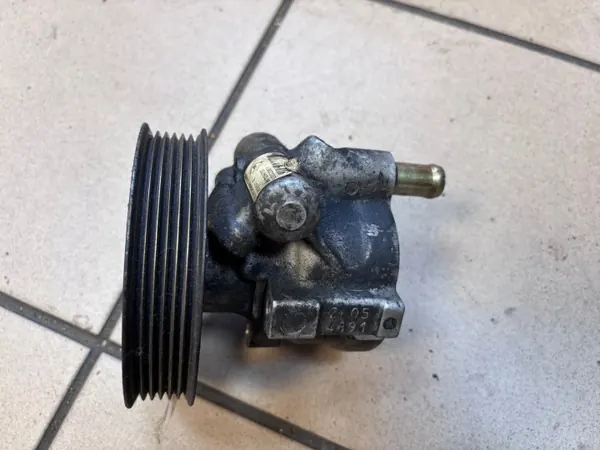 Renault Vel Satis 3.0 dCi Power Steering Pump 2002- image 3