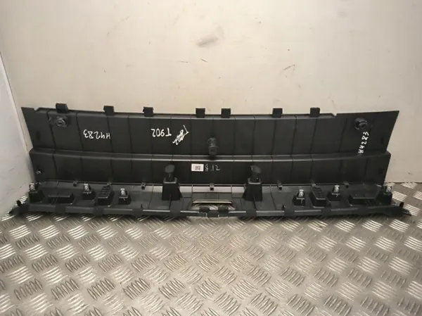 Panel de cerradura maletero Polestar 4 OEM 80009816 - Usado image 4